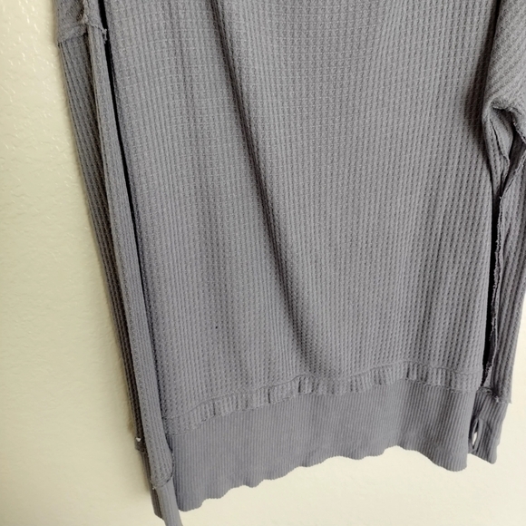 Free People We The Free Phoenix Thermal Knit Tunic Top Thumb hole Sz M - Picture 4 of 7